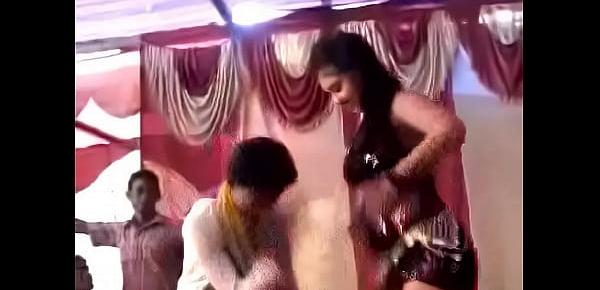  Hot and sexy indian Village bhojpuri dance